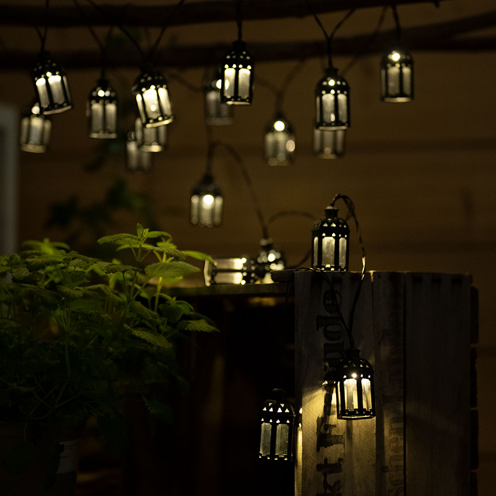 Ghirlanda luminoasa Led cu 8 becuri tip felinar, lumina alb cald